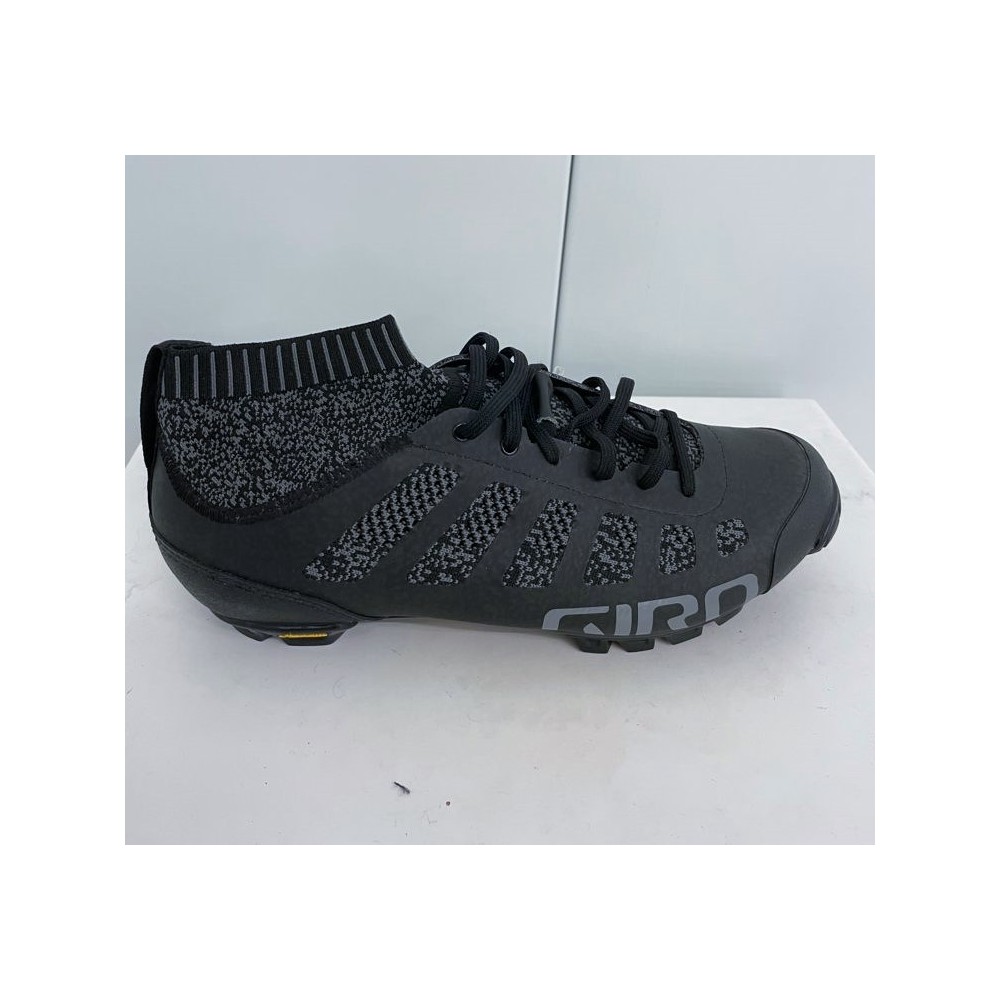 ZAPATILLAS GIRO MTB NEGRAS CALCETIN