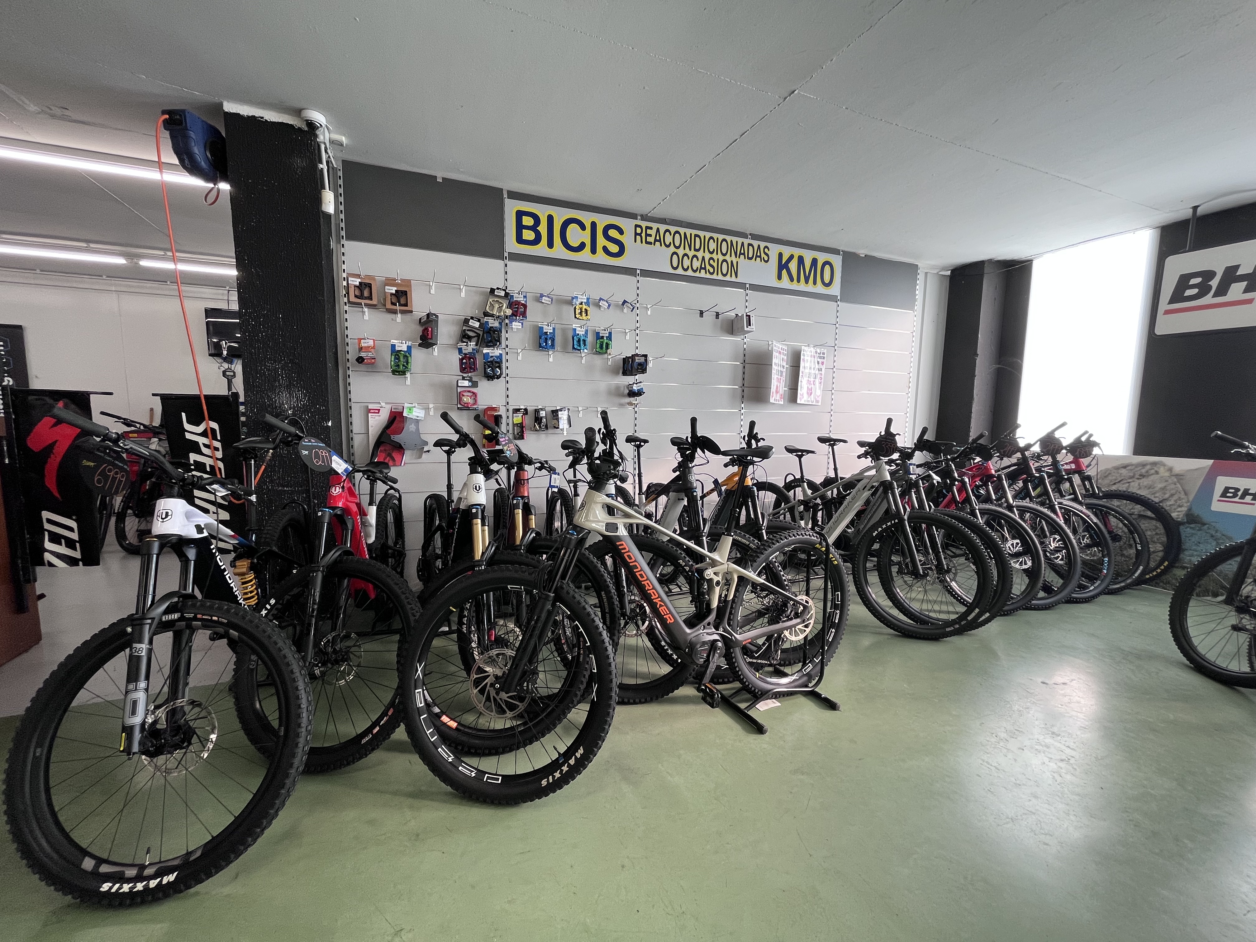 Mondraker Crafty Unlimited Gulf Edition