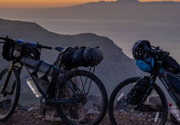 El Bikepacking es más que una moda: Este es el equipo esencial para tu próxima aventura