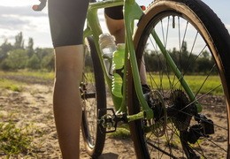 Lánzate al GRAVEL este verano: 8 bicis top por menos de 1.500 €, y algunas incluso por menos de 1.000 €