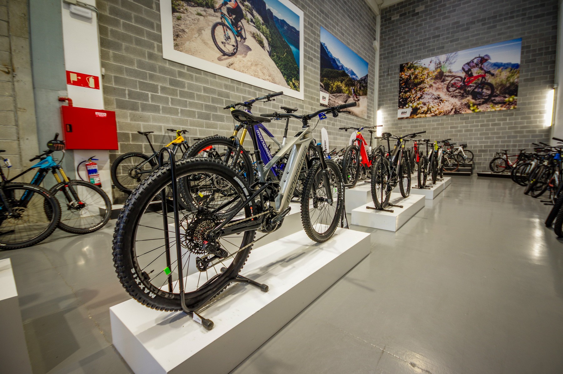 Bicicletas eléctricas en exposición